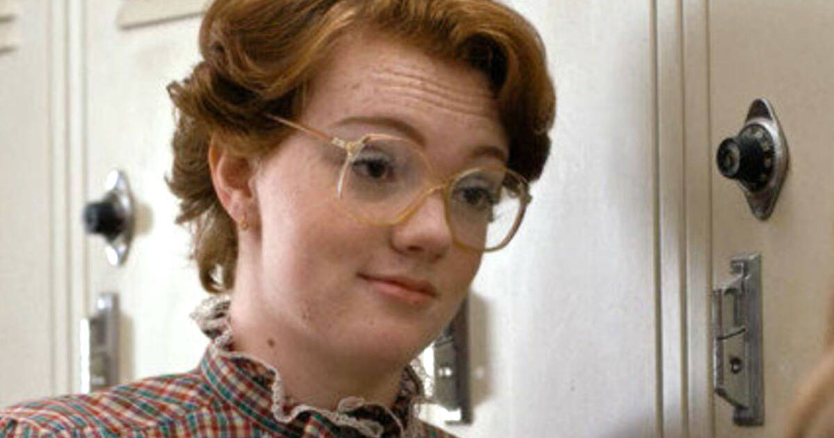 Did Barb Die in Stranger Things Season 2? Justice for Barb Lives On -  Thrillist